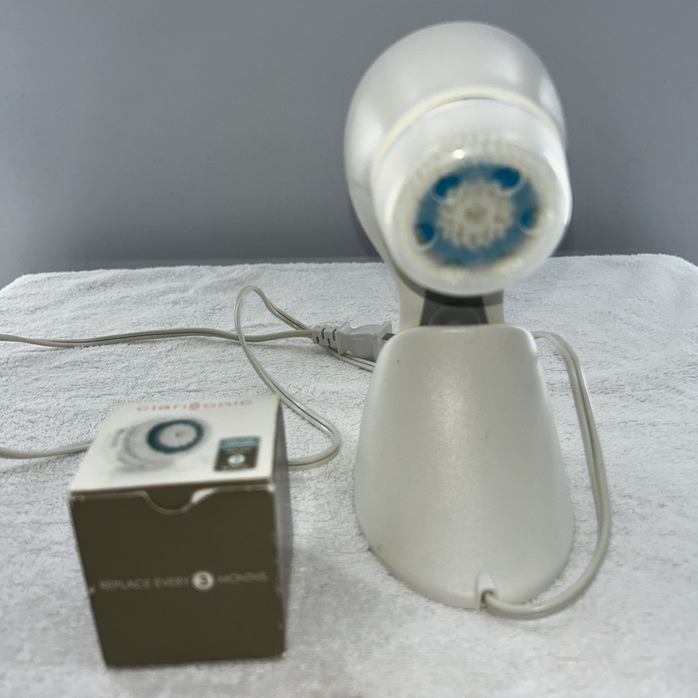 CLARISONIC Classic Skin Cleansing with Charging Cradle Tested
